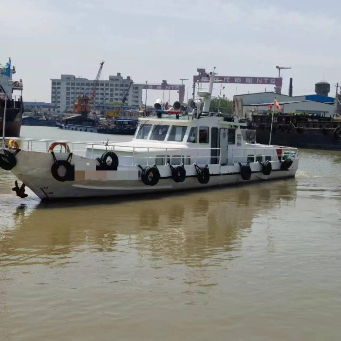 A4472 出售ccs19米交通辅助船，船舶类型：辅助船（高速船）主机沃尔沃130kw.两台，安放龙骨日期：2009年10月16日建造完工日期：2010年06月13日船舶制造厂：鄂州市光大船业总长：19.02m船长：17.63m 满 载水线长：17.63m船宽：3.80m 最大船宽：4.00m 型深：1.60m 最大船高：7.10m，该船钢铝混合结构，奥玛明盘55万，江苏省看船。