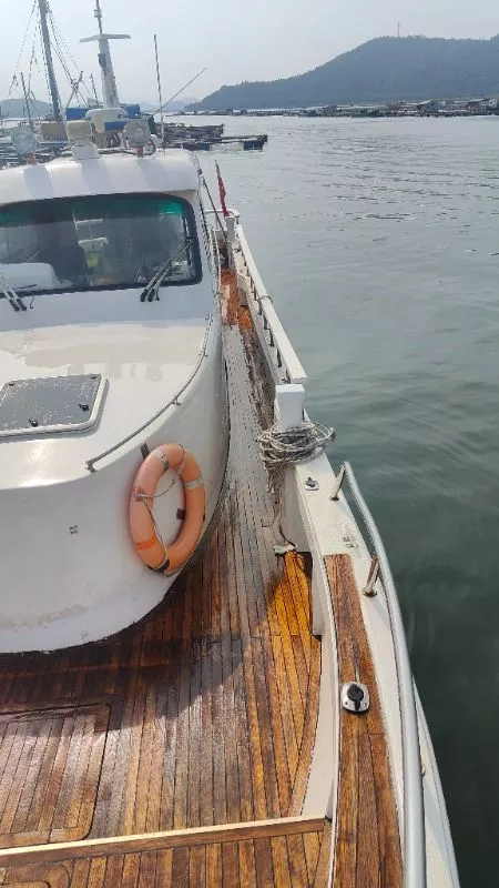 A3345 出售14米洋马500马力柴油底轴钓鱼艇一艘，宽3.3米，主机洋374kw商用机，双驾驶舵机，带侧推，6个卧铺，独立洗手间，2018年建造，ccs三类游艇证书，广东看船。 (3)