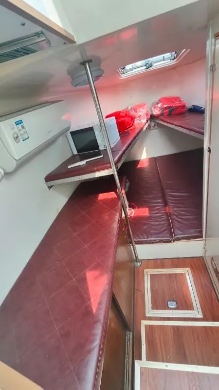 A3345 出售14米洋马500马力柴油底轴钓鱼艇一艘，宽3.3米，主机洋374kw商用机，双驾驶舵机，带侧推，6个卧铺，独立洗手间，2018年建造，ccs三类游艇证书，广东看船。 (5)