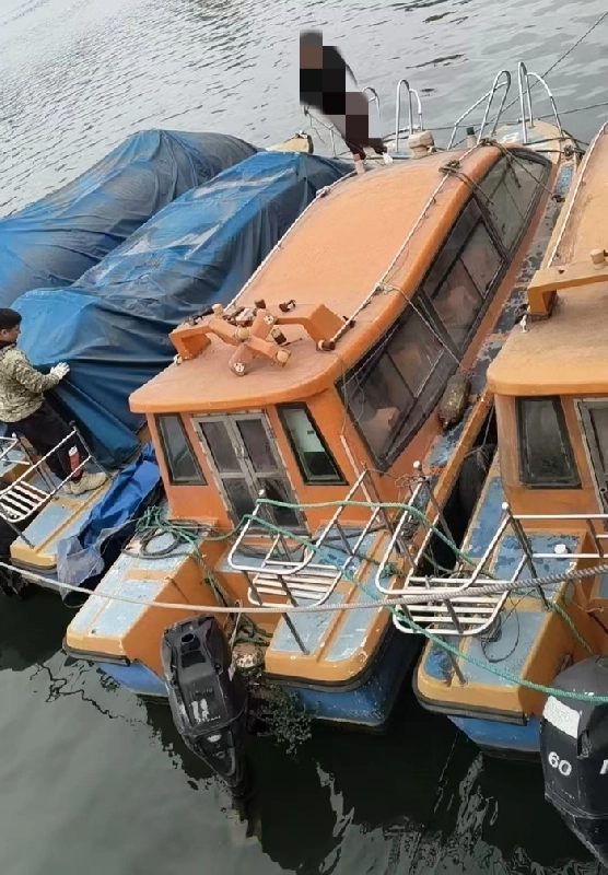 A4178 出售6.6米内河交通船,12人,内河B级航区,2009年建造,配水星60匹四冲挂机,带ZC船检证书,证书脱检,明盘3.8万一艘。