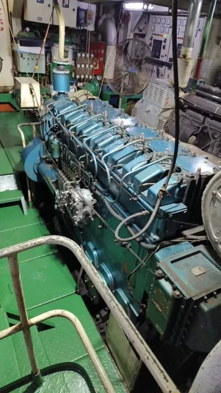 A3860 沿海1000吨交通部运力油船 2019年12月CCS证书船检主机潍柴CW6200/612千瓦，航速12节
参考载货量：880t（证书做小）沿海 A1+A2
双底双壳，带锅炉、起重设备，船况质量非常好。天津一带看船 (4)