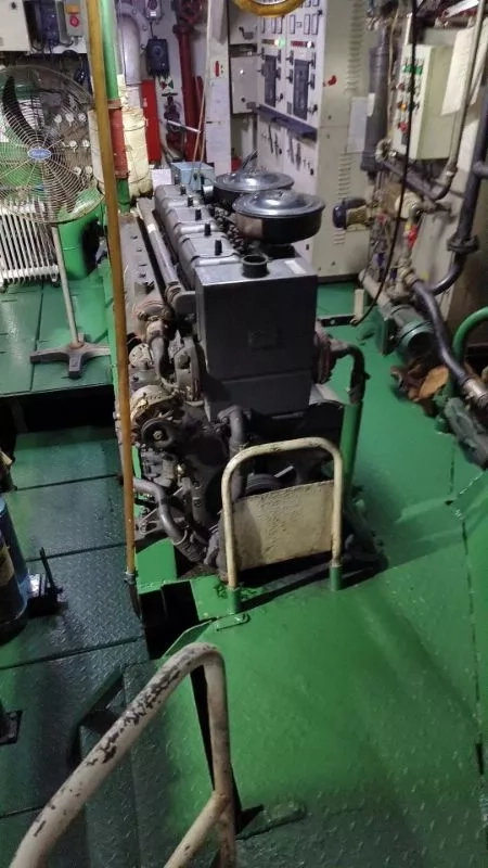 A3860 沿海1000吨交通部运力油船 2019年12月CCS证书船检主机潍柴CW6200/612千瓦，航速12节
参考载货量：880t（证书做小）沿海 A1+A2
双底双壳，带锅炉、起重设备，船况质量非常好。天津一带看船 (5)