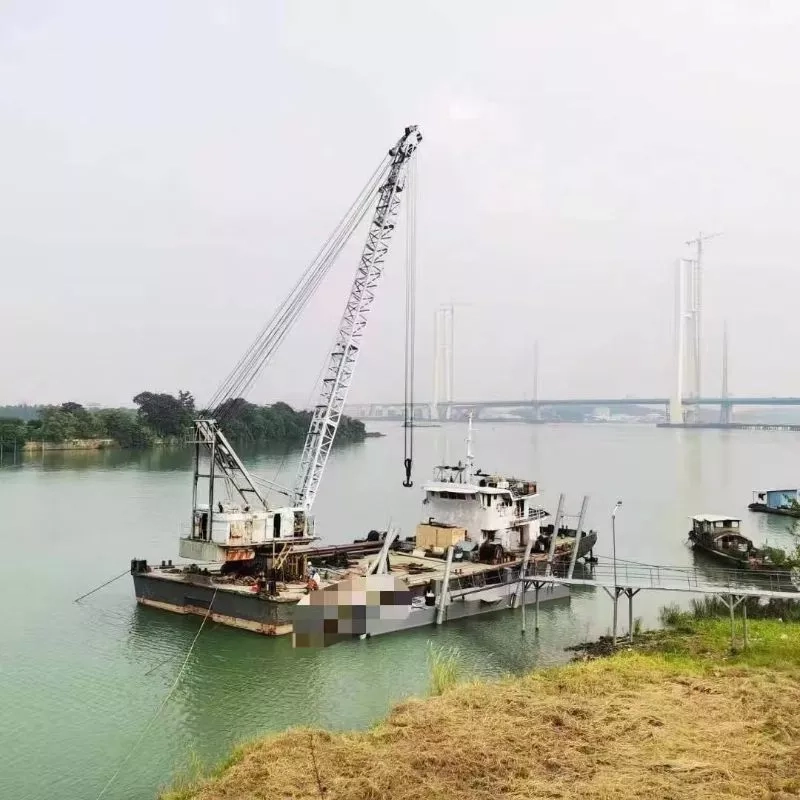 A3479 出售沿海50吨起重船一艘，1988年建造，2003年改建，zc船检，证书齐全，船况非常好，广东看船。奥玛明盘86万！