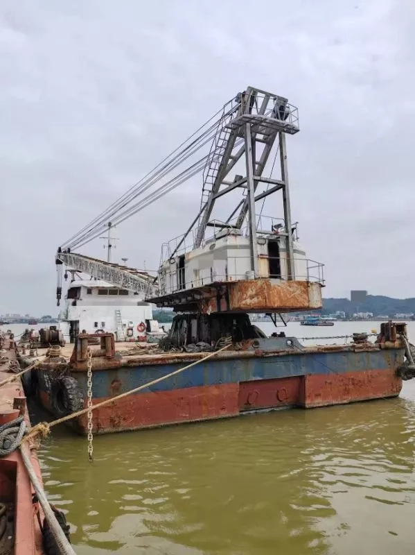 A3479 出售沿海50吨起重船一艘，1988年建造，2003年改建，zc船检，证书齐全，船况非常好，广东看船。奥玛明盘86万！ (6)