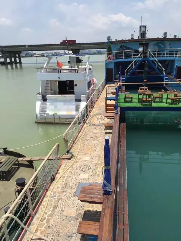 A3232 出售海上「游艇驿站」海上酒店一艘，63米长10米宽，有客房，大泳池，中餐厅，酒吧，KTV，咖啡厅，健身房等休闲娱乐配套一应俱全！重点是沿海航区，中国船级社ccs证书，全国落户！海上运营利器，全网明盘238万 (2)