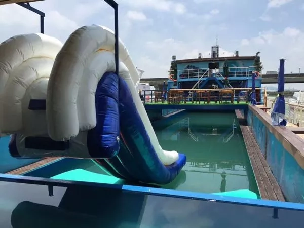 A3232 出售海上「游艇驿站」海上酒店一艘，63米长10米宽，有客房，大泳池，中餐厅，酒吧，KTV，咖啡厅，健身房等休闲娱乐配套一应俱全！重点是沿海航区，中国船级社ccs证书，全国落户！海上运营利器，全网明盘238万 (6)