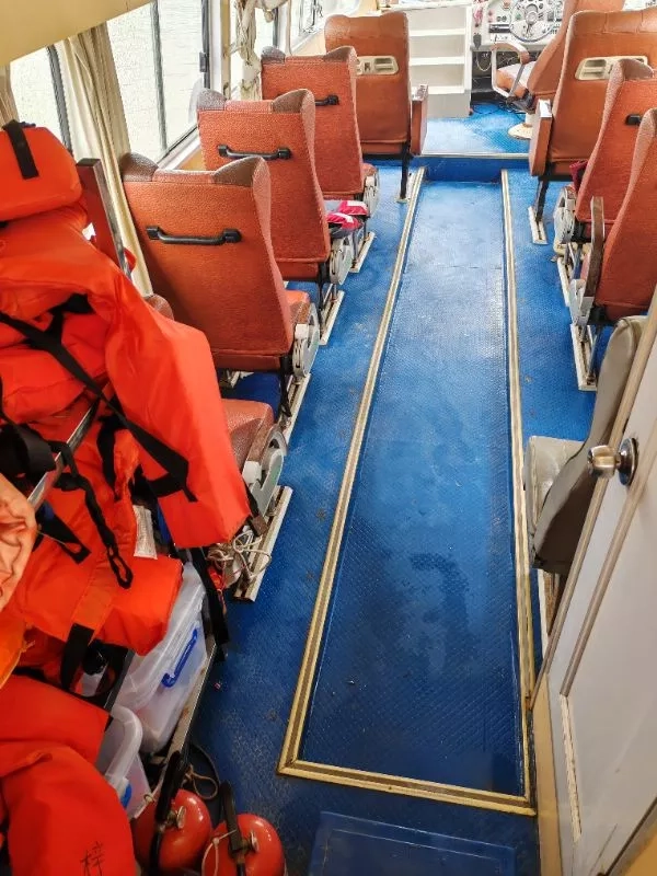A3757 出售13.8米沿海小交通船一条，2.6米宽，12座位，主机玉柴6108机器，航速16节，ccs沿海证书，2013年建造。 (8)