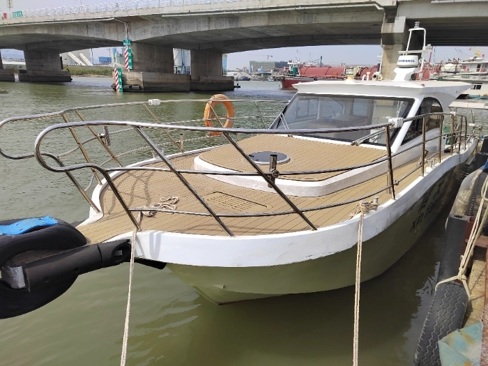 A4550 铝合金钓鱼艇 长11.5米宽3.3米 2021年 水星300匹双机 使用不到500小时 速度跑33节 多个床位 空调 卫生间 非常适合海钓 三类航区 CCS证书齐全！