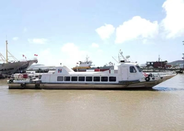 A4100 出售01年钢质沿海交通船 ZC证书齐全 长19米宽3.4米 型深1.7米,主机205千瓦两台 航速20节左右 配员3人乘客13人!浙江看船