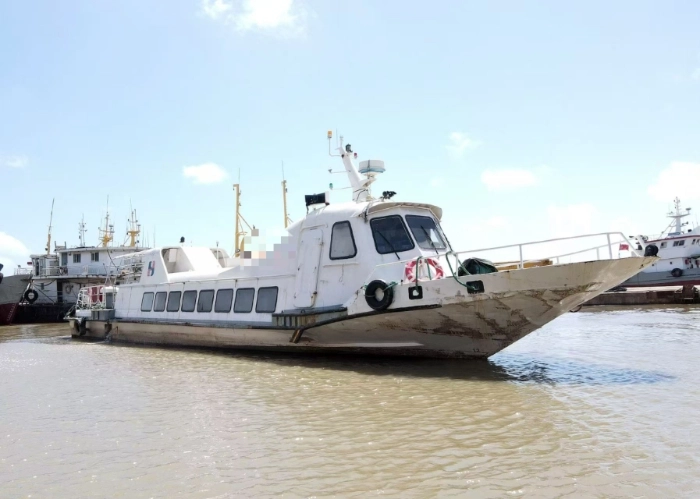 A4100 出售01年钢质沿海交通船 ZC证书齐全 长19米宽3.4米 型深1.7米，主机205千瓦两台 航速20节左右 配员3人乘客13人！浙江看船 (3)