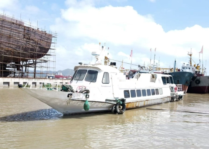 A4100 出售01年钢质沿海交通船 ZC证书齐全 长19米宽3.4米 型深1.7米，主机205千瓦两台 航速20节左右 配员3人乘客13人！浙江看船 (4)