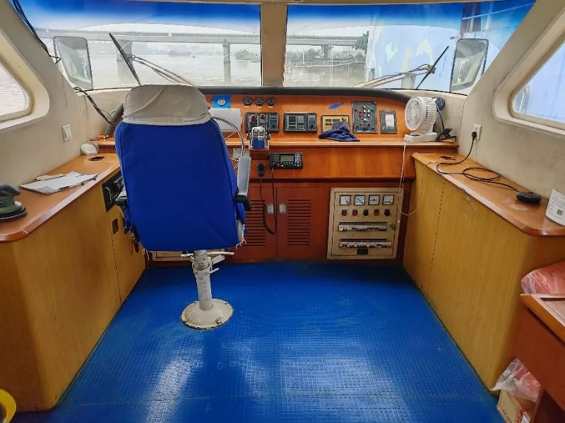 A3780 出售ccs证书沿海交通船一艘，证书船舶类型是交通船，长20米，宽4.8米，主机潍柴WD615 205kw两台，带接待厅，厨房，豪华装修，2013年建造，保养好，明盘86万。 (4)