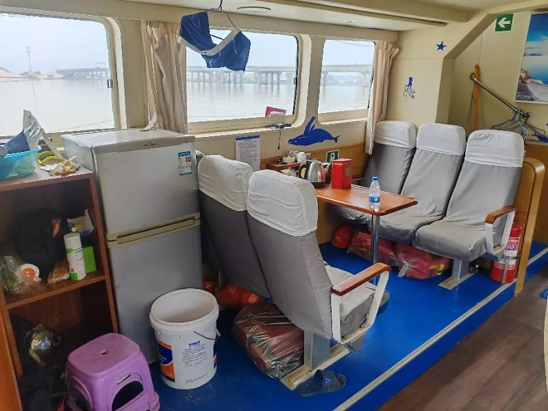 A3780 出售ccs证书沿海交通船一艘，证书船舶类型是交通船，长20米，宽4.8米，主机潍柴WD615 205kw两台，带接待厅，厨房，豪华装修，2013年建造，保养好，明盘86万。 (5)