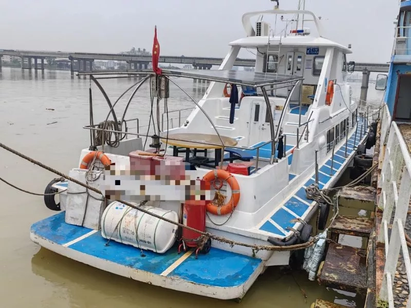 A3780 出售ccs证书沿海交通船一艘，证书船舶类型是交通船，长20米，宽4.8米，主机潍柴WD615 205kw两台，带接待厅，厨房，豪华装修，2013年建造，保养好，明盘86万。 (9)