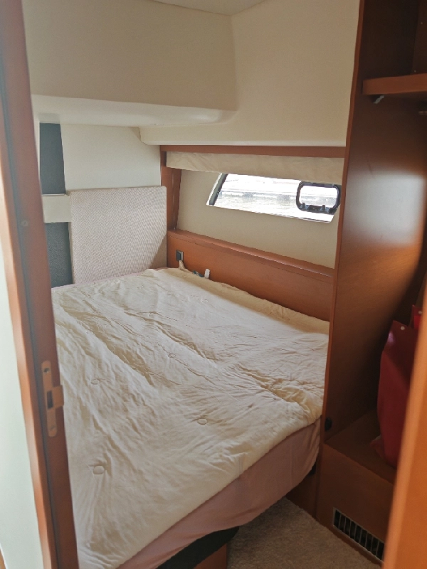 A4161 #二手进口游艇#50尺法国亚诺飞桥游艇  2011年建造，主机沃尔沃600匹两台Ips 三类ccs游艇证书全国落户。 (13)