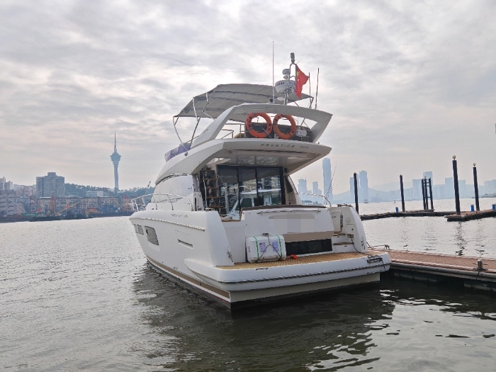 A4161 #二手进口游艇#50尺法国亚诺飞桥游艇  2011年建造，主机沃尔沃600匹两台Ips 三类ccs游艇证书全国落户。 (5)
