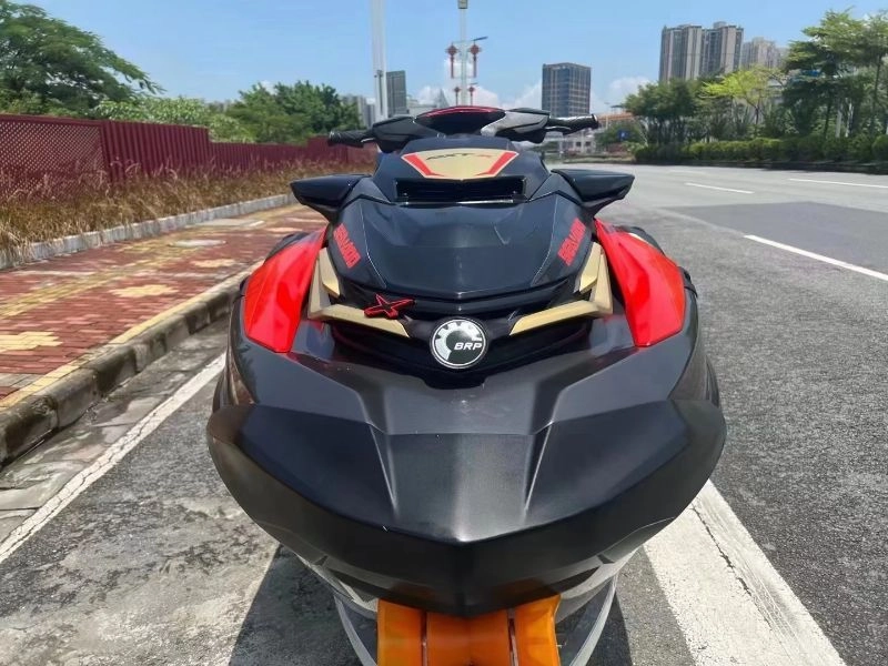 A3007 2019年庞巴迪RXT300 行驶60多小时 全艇精品 谈水使用 附送拖车 精品艇况 (2)