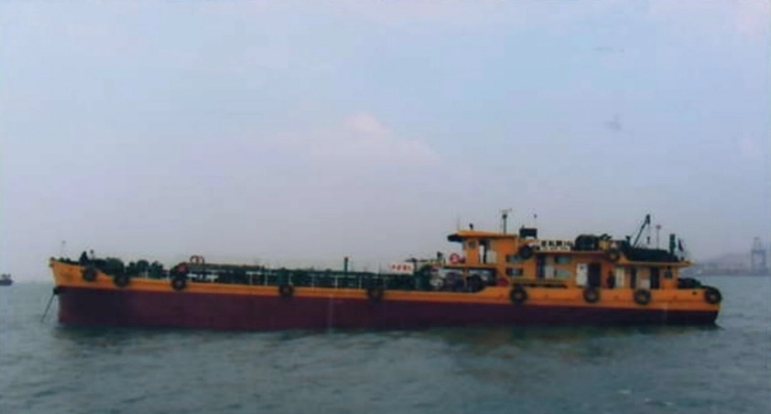 A4159 出售2002年产988吨内河油船，长49.98米，宽10.6米，型深4.1米，濰坊6160双机328千瓦，ccs证书，明价98万元 (2)