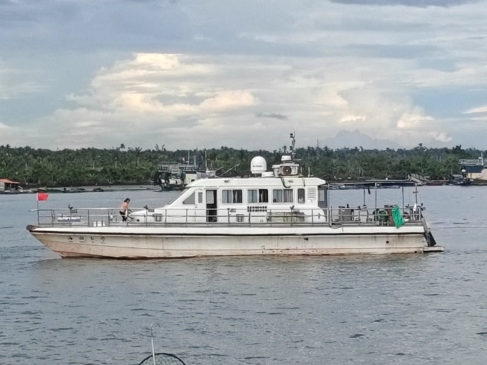 A4500 沿海交通船小艇 CCS证证书齐全 柴油主机680匹双机 航速16节 船长17.27米宽4.48米 2012年造 现刚保养完 可用于交通接送！