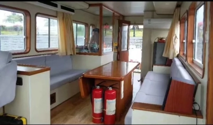 A4500 沿海交通船小艇 CCS证证书齐全 柴油主机680匹双机 航速16节 船长17.27米宽4.48米 2012年造 现刚保养完 可用于交通接送！ (5)