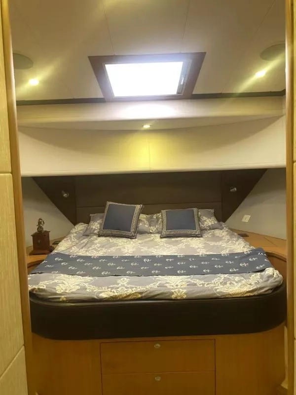 A3236 出售海星83尺豪华游艇一艘，主机卡特c18 两台共2300马力，2011年建造，ccs证书，全国落户。福建看船！ (11)