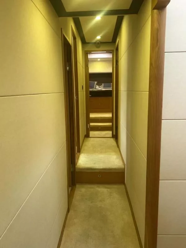 A3236 出售海星83尺豪华游艇一艘，主机卡特c18 两台共2300马力，2011年建造，ccs证书，全国落户。福建看船！ (12)