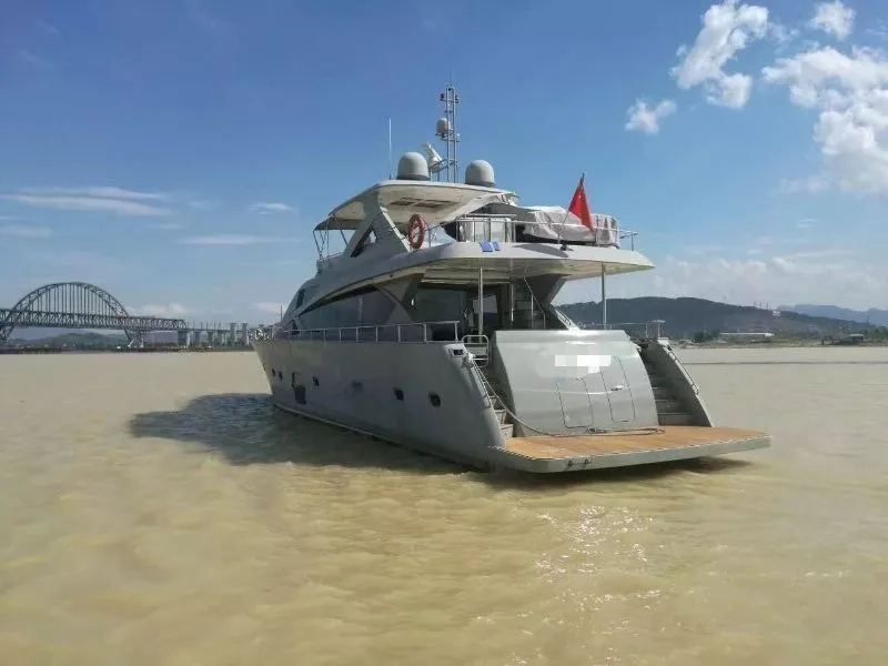 A3236 出售海星83尺豪华游艇一艘，主机卡特c18 两台共2300马力，2011年建造，ccs证书，全国落户。福建看船！ (2)