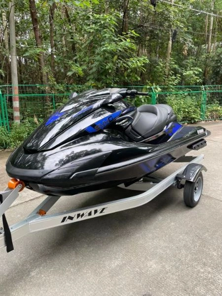 A2911 精品雅马哈fzr，行驶41小时，1.8t发动机，靓[强]，喜欢赶紧！