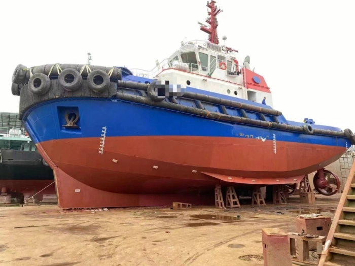 A4123 出售07年精品沿海全回转拖轮，长33米，宽11.6米，型深5.36米， 主机洋马，双机总5000马力，ccs证书，广东看船 (2)