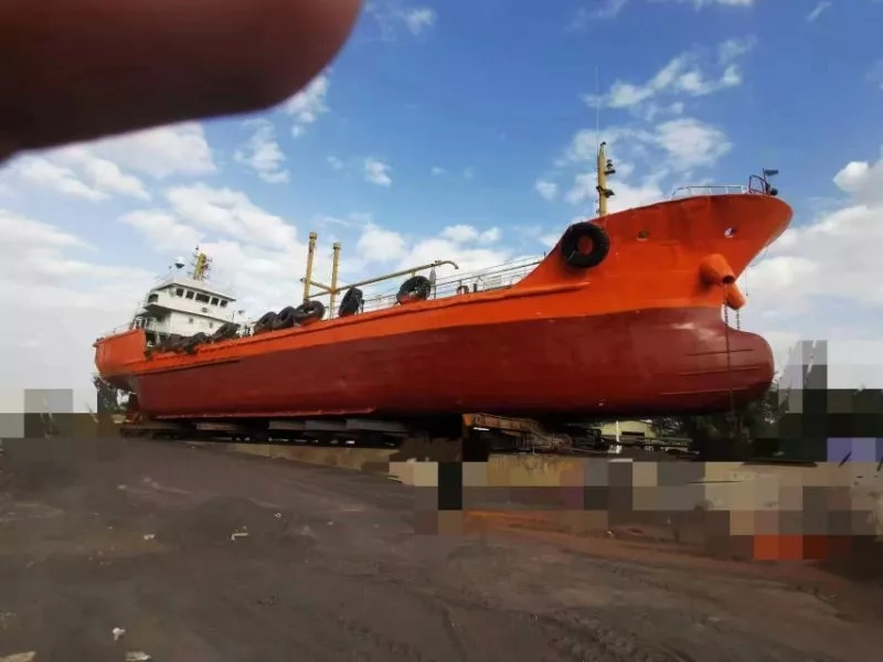 A3690 供油船2010年CCS检验，双底双壳1000吨，船长51米，船宽9.6米，型深4.1米，主机济南6190/612马力，无抵押，无运力，船刚保养好，船况精品，海南看船