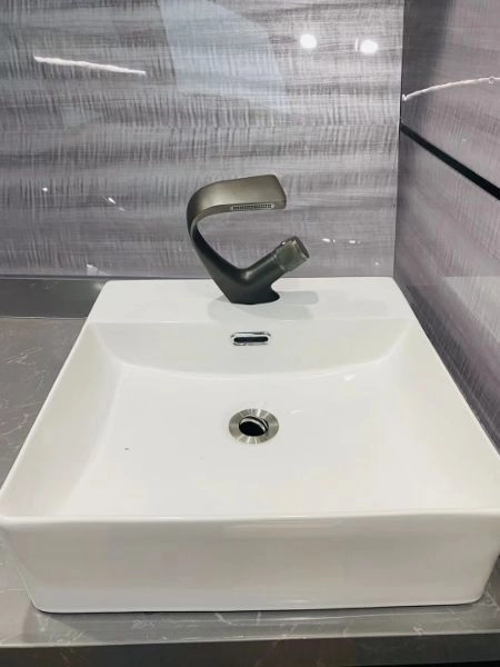 L179 出售52尺高速运动游艇一艘，配潍柴375 双机，高速柴油机，半浸浆推进，豪华装修，全新现船发售。 (13)