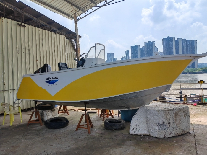 A4067 出售库存澳洲乐宝5.5米铝合金钓鱼艇，宽2.3米，船壳，不带机器。内置铝合金油箱，全铝合金5083海洋铝，坚固耐用。价格特惠！奥玛明盘1.98万
