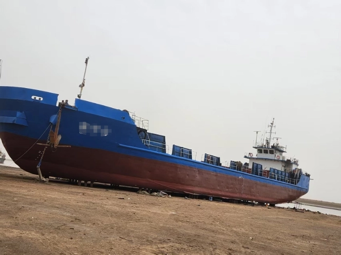 A4205 沿海甲板驳船 ZC证书 2024年上排保养完成  船1114总吨 淄博主机476匹双机 2005年建造 船总长72.72宽16米！