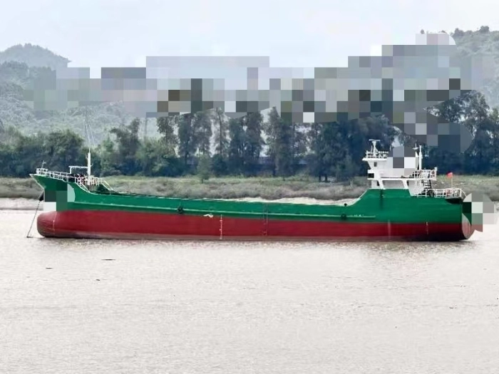 A4366 出售2007年建造，沿海1000吨散货船，尺度总长-52.58，宽8.8米，型深，4.1米，主机218千瓦，
保养完毕随时启航，zc证书齐全。奥玛明盘85万