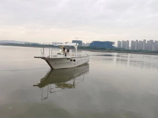 A2841 出售钓鱼艇，2017年140匹铃木机，长9.88米，宽2.9米使用不到50小时，ccs三证齐全，全国过户，船况漂亮！ (4)