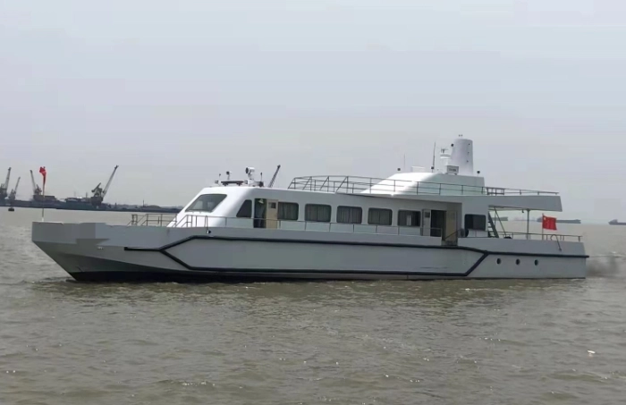 A4039 出售内河32米交通船,建造完工日期2007年05月28
总长32.52米最大船宽6.80m 空载吃水1.320 满载吃水1.400,航区A级 船体材料 钢质
主机额定功率(kW) 456.00x2,奥玛明盘50万