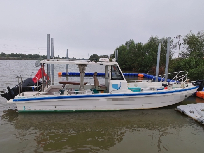 A4424 出售9.33米海珠钓鱼艇一艘，宽2.54米，型深1.3米，水星300挂机一台，1000小时，保养好，带雷达，带夜航，带顶流机，2022年建造，现在卖19.5万，广东中山看船