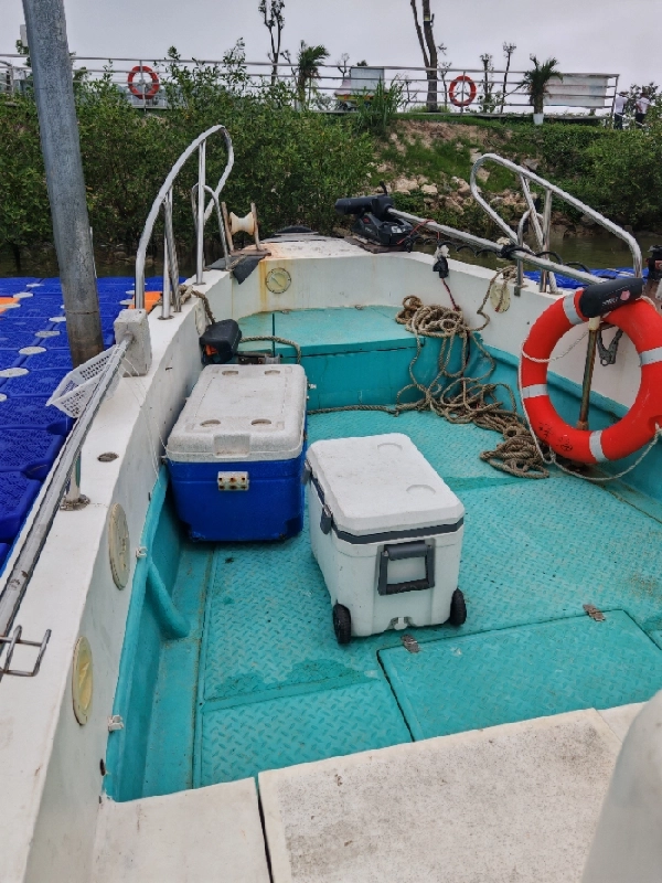 A4424 出售9.33米海珠钓鱼艇一艘，宽2.54米，型深1.3米，水星300挂机一台，1000小时，保养好，带雷达，带夜航，带顶流机，2022年建造，现在卖19.5万，广东中山看船 (14)