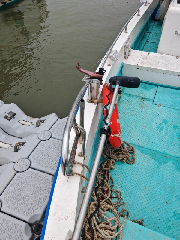 A4424 出售9.33米海珠钓鱼艇一艘，宽2.54米，型深1.3米，水星300挂机一台，1000小时，保养好，带雷达，带夜航，带顶流机，2022年建造，现在卖19.5万，广东中山看船 (17)