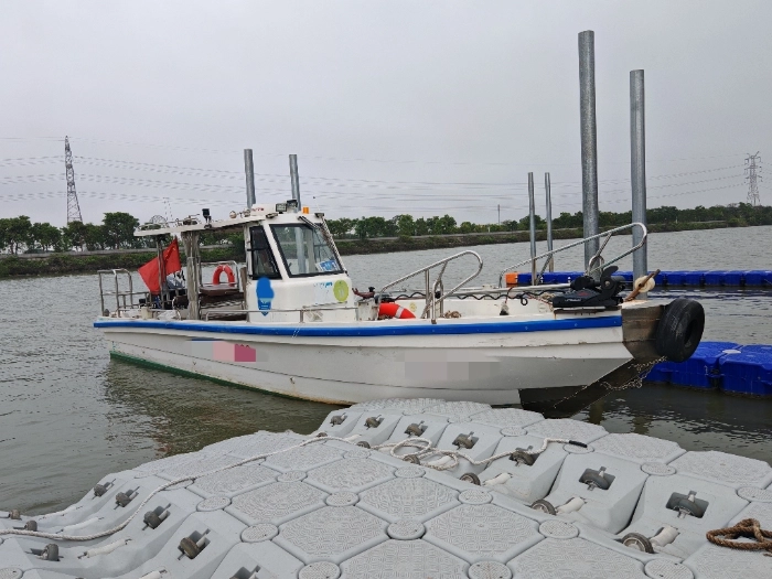 A4424 出售9.33米海珠钓鱼艇一艘，宽2.54米，型深1.3米，水星300挂机一台，1000小时，保养好，带雷达，带夜航，带顶流机，2022年建造，现在卖19.5万，广东中山看船 (2)