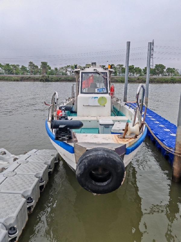 A4424 出售9.33米海珠钓鱼艇一艘，宽2.54米，型深1.3米，水星300挂机一台，1000小时，保养好，带雷达，带夜航，带顶流机，2022年建造，现在卖19.5万，广东中山看船 (3)