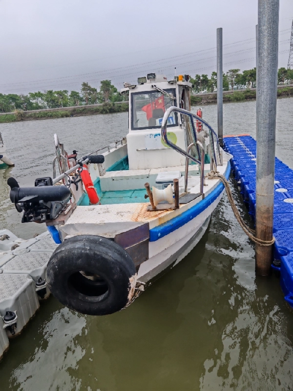 A4424 出售9.33米海珠钓鱼艇一艘，宽2.54米，型深1.3米，水星300挂机一台，1000小时，保养好，带雷达，带夜航，带顶流机，2022年建造，现在卖19.5万，广东中山看船 (4)
