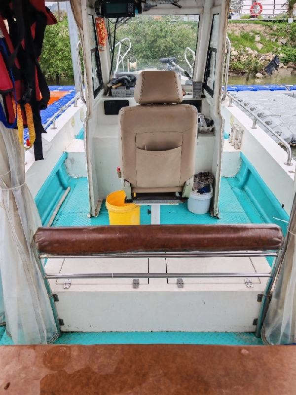 A4424 出售9.33米海珠钓鱼艇一艘，宽2.54米，型深1.3米，水星300挂机一台，1000小时，保养好，带雷达，带夜航，带顶流机，2022年建造，现在卖19.5万，广东中山看船 (7)