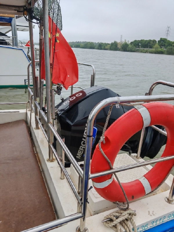 A4424 出售9.33米海珠钓鱼艇一艘，宽2.54米，型深1.3米，水星300挂机一台，1000小时，保养好，带雷达，带夜航，带顶流机，2022年建造，现在卖19.5万，广东中山看船 (8)