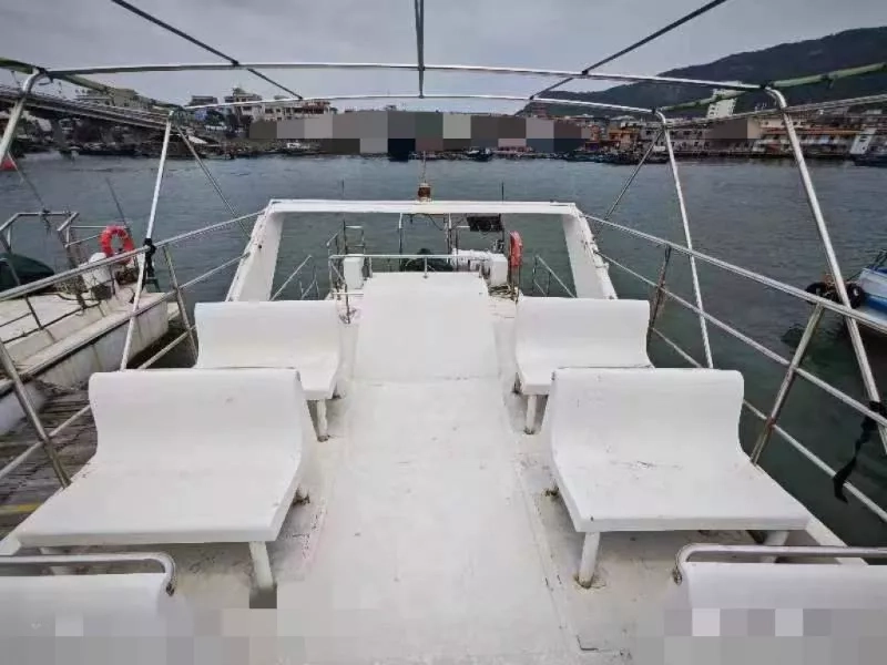A3897 船东出售2020年建造双机休闲钓鱼艇，船长13.84米，船宽4.2米，发动机用500个小时，航速20节，船况很好，广东看船！奥玛33万！ (2)