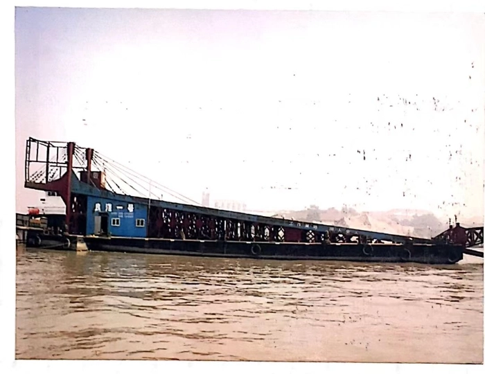 A4567 出售二手钢制T型卸货趸船
船长56米，船宽10米，型深2米，2011年建造，汽车上船卸货，证书齐全有效，支持过户，随时可以勘验船舶 (2)