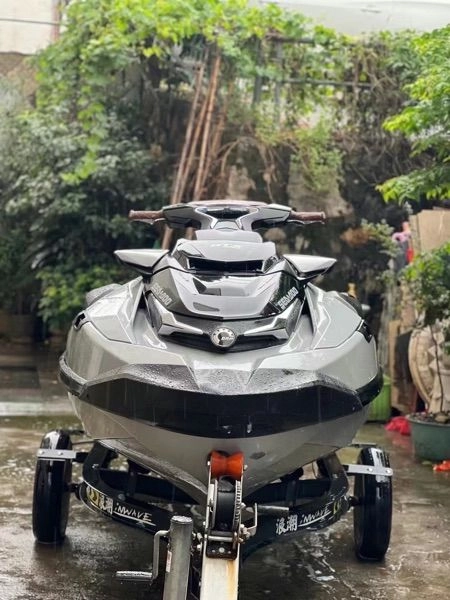 A2848 出售19款庞巴迪GTX300
俗称艇中劳斯莱斯 实表30多个小时 
准新 无拆无修 喜欢别错过