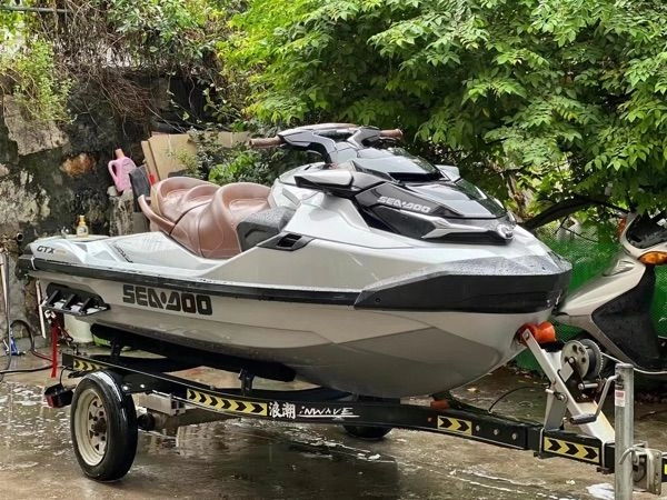 A2848 出售19款庞巴迪GTX300
俗称艇中劳斯莱斯 实表30多个小时 
准新 无拆无修 喜欢别错过 (5)