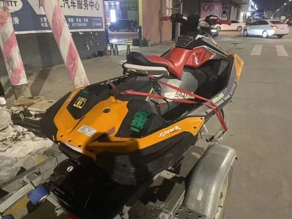 #M32  出售火花900摩托艇，机器50小时，欢迎试艇！ (2)