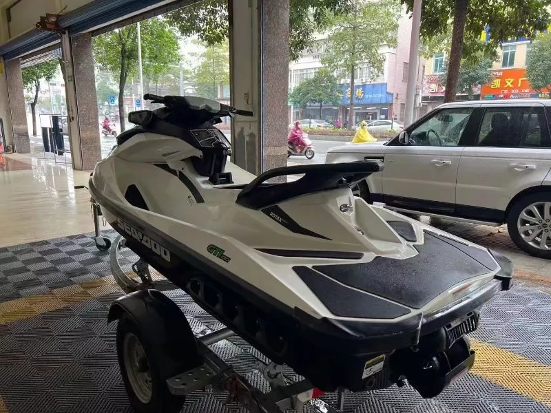 A3163 2016款庞巴迪GTI130 实表75小时 全艇原版原漆 发动机精品没有腐蚀 坎比19年的艇 全艇精品 不满意赔双倍路费 玩过海免费送给你！广东看船 (4)